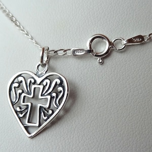 Collar de cruz de corazón de plata, collar de primera comunión, collar de confirmación, collar de bautismo de bebé, collar de fe, collar de cruz de mamá