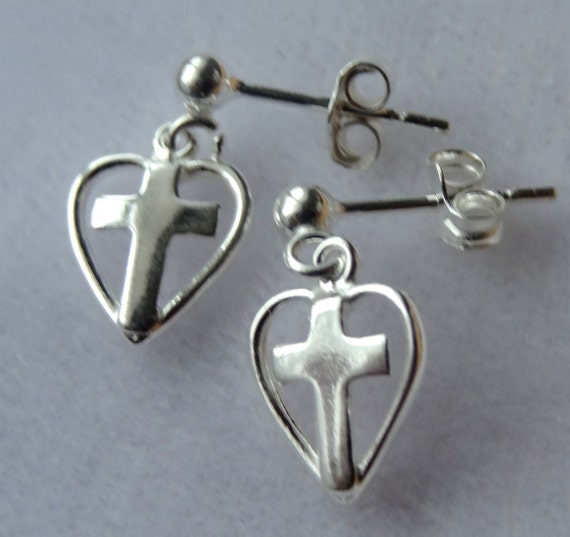 ピアス Petite Earrings (heart/star/ribbon/cross) Gemstone 14K Puffy Heart Stud - Stevie Wren