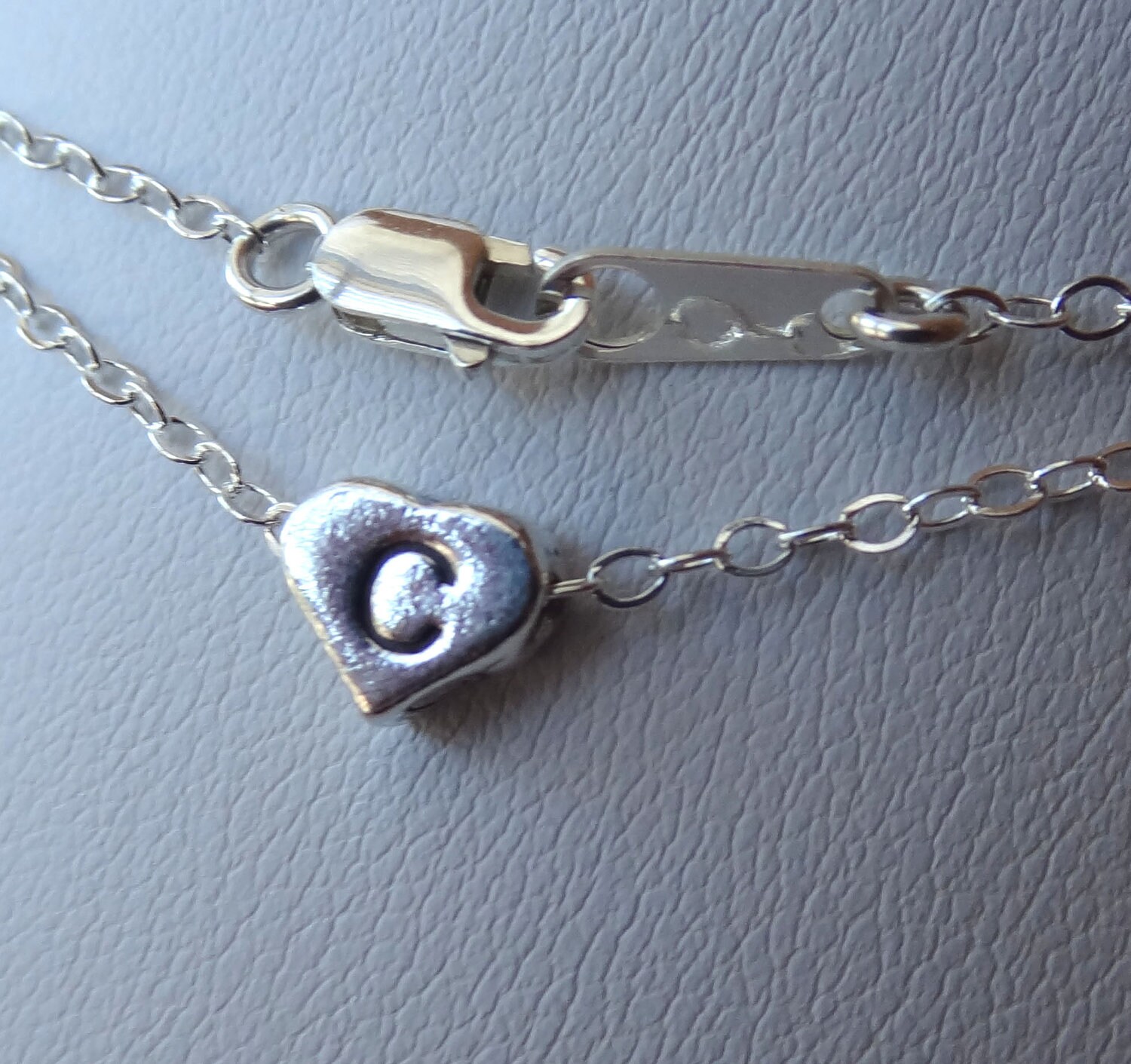 シルバーイニシャルハートネックレス、パーソナライズネックレス