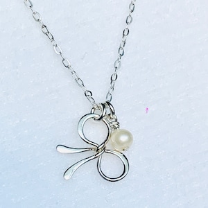 Collana con fiocco, collana con nodo, collana con fiocco piccolo in argento, scatola regalo per damigella d'onore, collana per damigella d'onore, biglietto per damigella d'onore, collana girocollo con fiocco