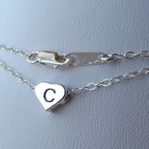 Zilveren eerste hartketting, gepersonaliseerde ketting, monogramketting, eerste ketting voor kinderen, sierlijke eerste ketting, eerste moederketting