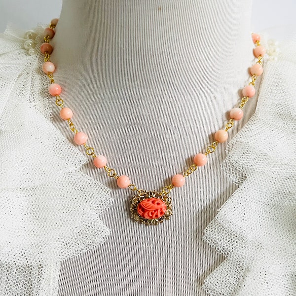 Collier de bijoux rose pâle inspiré de Bridgerton et boucles d’oreilles en éventail