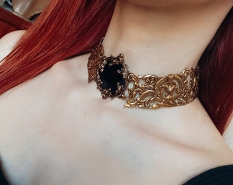 Zwarte choker ketting, messing Victoriaanse choker, gouden filigraan sierlijke metalen choker, gotische ketting, bruidssieraden, groot rond juweel