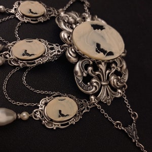 Victorian choker with cream cameos and off white pearls image 3