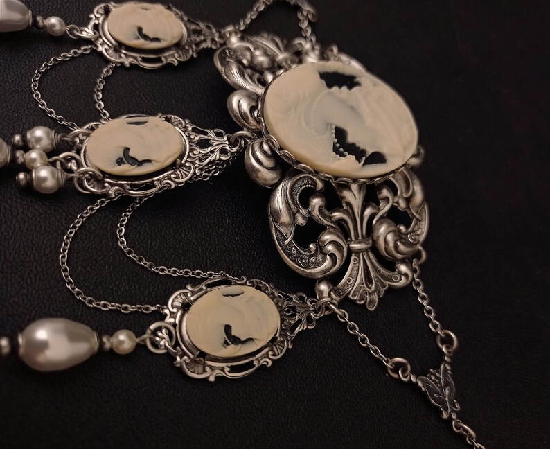 Victorian choker with cream cameos and off white pearls image 3