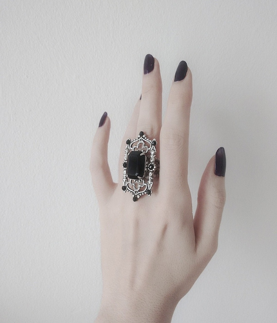 Anillo gótico negro para mujeres anillo de plata - Etsy España