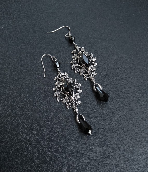 Black and silver dangle earrings deals