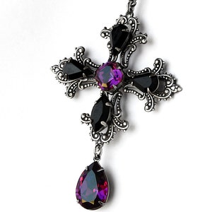 Pendentif croix bleue, grande croix gothique, cristal bleu et noir, bijoux gothiques image 4