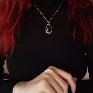 Donkerrode gotische ketting, bordeauxrode ketting, gotische sieraden, zilveren filigraan kettinghanger afbeelding 6