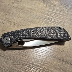 Spyderco Subvert Custom 2x2 マイクロフルート カーボンファイバースケール (CF)