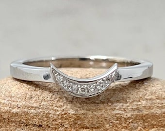 Halbmond-Ehering mit weißen organischen oder im Labor gewachsenen weißen Diamanten, lebenslanger Pflegeplan inklusive, echte Diamanten LS5895