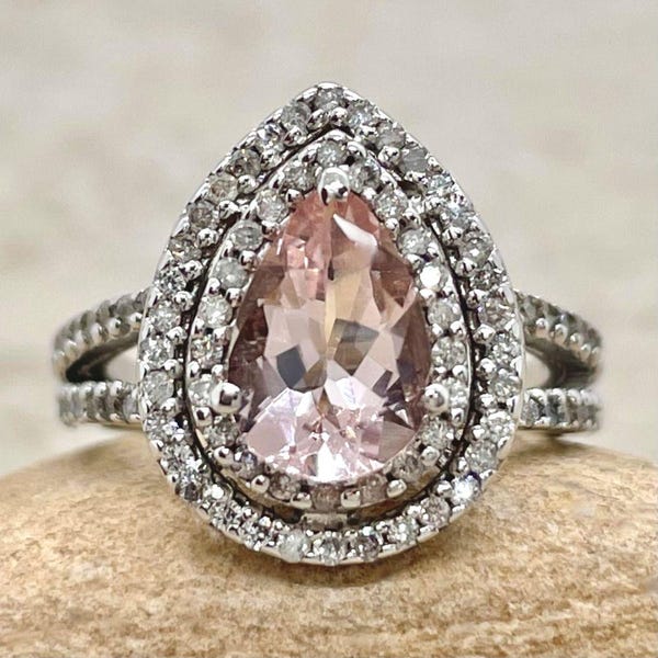 Bague morganite taille poire, double halos de diamants avec tige fendue - Programme d'entretien à vie inclus - Pierres précieuses et diamants véritables - LS1401