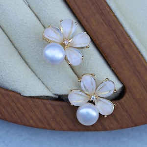 Sakura Flower Studs, Daisy Pearl Earrings, Princess Pearl Earrings, Floral PearlStuds, Gold Petal Studs, Perfect for Bridal, Everyday Wear