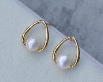 Waterdrop minimalist pearl earrings, Teardrop Pearl Minimalist Stud, Dainty Waterdrop Pearl Stud Earrings, Gold Tone Hoop, Gift for Her