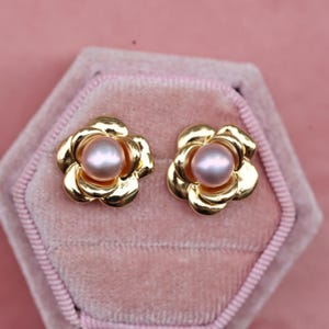 Gold Rose Pearl Stud Earrings with Pink Pearl, Floral Jewelry Gift for Her, Romantic Wedding Earrings, Rose Flower Studs, Bridal Jewelry