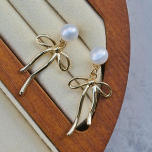Pearl Perfection: Handmade 14K Gold Bow Earrings for Bridesmaids, Elegant Handmade Pearl Earrings for Weddings