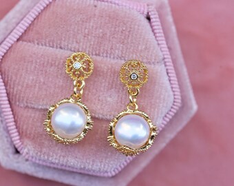 Pendientes colgantes de perlas blancas, pendientes de perlas de encaje vintage, pendientes de novia dorados, pendientes colgantes de perlas de agua dulce, pendientes románticos, regalo para ella