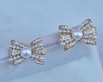 Brincos de pérolas com laço dourado, pérolas de água doce princesa, brincos de nó de fita de strass, joias artesanais fofas, presente para ela, uso diário