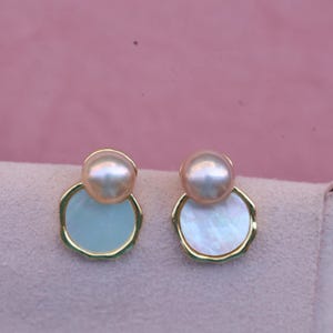 Roze pareloorbellen, parelmoer cirkelstekers, moderne minimalistische oorbellen, elegante schelpoorbellen, handgemaakte sieraden Cadeau voor haar