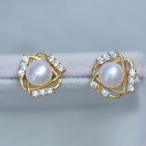 Trio Pearl Stud Earrings, Triangle Double Layer Pearl Earrings, Freshwater Pearls, Minimalist 14k Gold Delicate Pearl Jewelry, Gift for Her