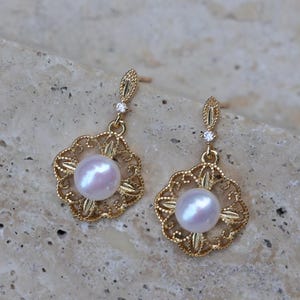 Vintage Lace Gold Pearl Earrings, Luxury Gold Pearl Studs, Filigree Drop Earrings,  Retro Bridal Jewelry, Handmade Statement Earrings