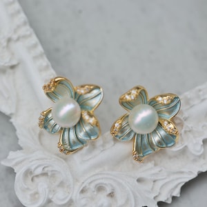 Floral Pearl Earrings, Gold Filled Flower Studs, Vintage Pearl Jewelry, Handmade Dainty Pearl Studs, Unique Gift for Her, Statement Earrings