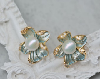 Floral Pearl Earrings, Gold Filled Flower Studs, Vintage Pearl Jewelry, Handmade Dainty Pearl Studs, Unique Gift for Her, Statement Earrings