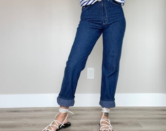 Jeans con rayas finas de los años 80 Denim índigo Pierna recta Cintura de 26”