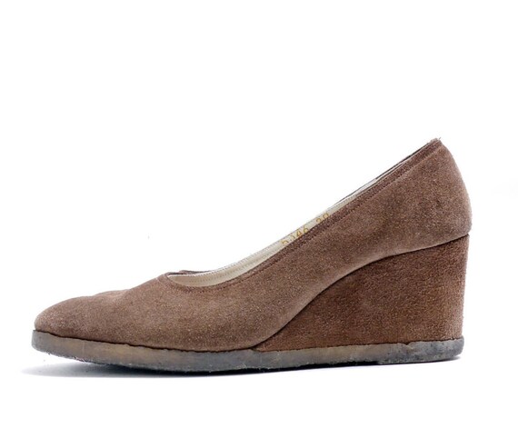 Size 7-7.5 //1960's Vintage Brown Suede Wedge// L