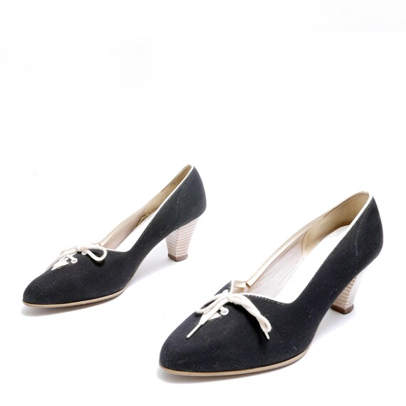 Size 7 // Vintage 70s Black Canvas Tie Shoes// Woo