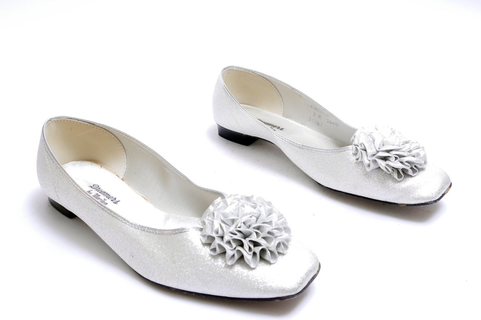 50s ballet flats // silver bow accents// flat slip ons// 8m size