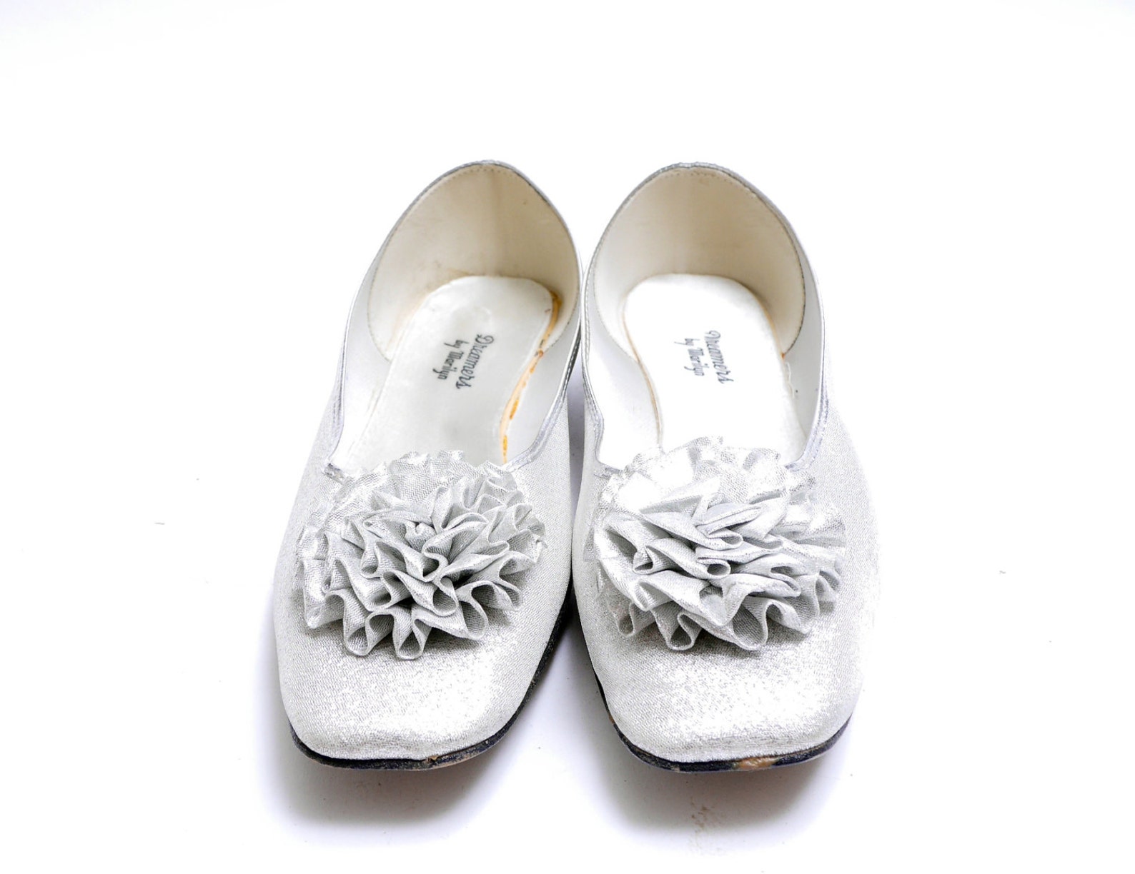 50s ballet flats // silver bow accents// flat slip ons// 8m size