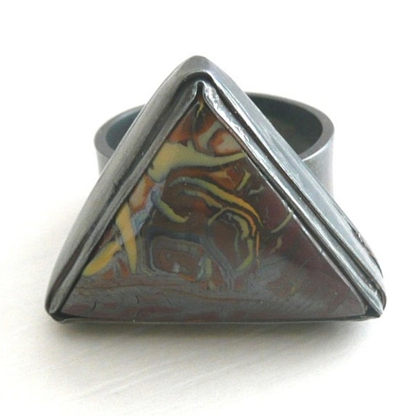 Anillo de plata de ley oxidado de ópalo boulder, anillo de cóctel, anillo de declaración, anillo de piedra del triángulo, anillo único