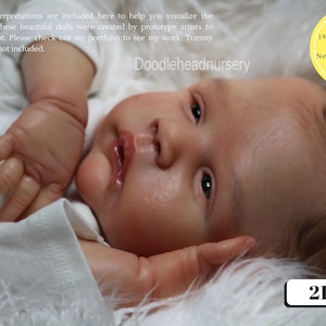 Może przedstawiać: Zestaw trzech ceramicznych kubków z nakrapianym, matowym wykończeniem. Kubki są w odcieniach kremu, jasnoszarym i ciemnoszarym. Każdy kubek ma prosty, minimalistyczny design i zaokrąglony uchwyt.