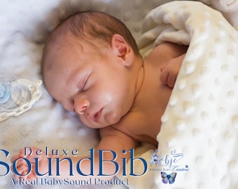 Babero BabySound: ¡Sonidos de bebé reales en un adorable babero! Divertido para jugar de forma interactiva. Muñeca no incluida.