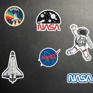 Artemis II 2026 Nasa Magnet, Artemis Rocket Sticker, NASA Moon Exploration Badge, NASA Space Program Magnet, Space Exploration Gift