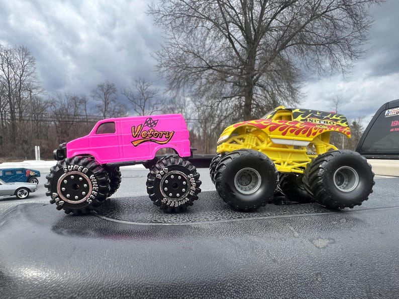 Monster jam truck hot wheels