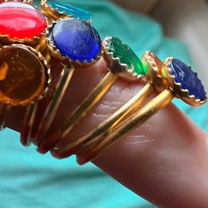 Toy Rings , Metal Princess Rings, Child Size , Vintage Rings. Pretend Play set of 5, Gumball Prize, Old Store Stock, Cosplay, Halloween
