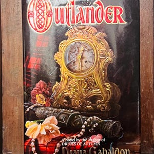Outlander Book,  July 1991,  Diana Gabaldon, Claire Jamie Fraser, HC with some Conditional Issues, Displays well READ all, Sam Heughan