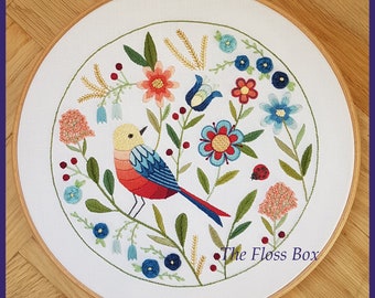 Motif de broderie florale d'oiseau