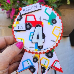 Gepersonaliseerde verjaardagsbadge, verjaardagsbadge tractor, boerentractor, feestbadge, met veiligheidsflap met klittenband