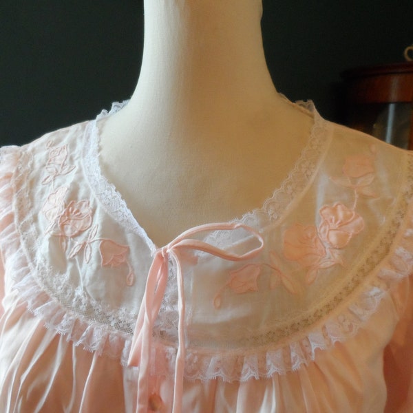 Vintage 1980's Barbizon Pink Lace Nightgown, Size Small, Pearlized Buttons