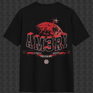 May include: Black t-shirt featuring a red and white graphic design. The design includes the word "AM3RI" in a 3D font, a globe, and the text "MCMXCVI" and "MMXXIV". The shirt also has the text "DE EL FIN DEL MUNDO".