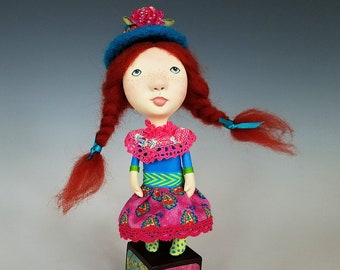 Muñeca de arte de niña dulce Carlotta, muñeca de arte en miniatura, muñeca de arte de arcilla de papel, muñeca de arte de técnica mixta, muñeca de arte OOAK, muñeca de arte coleccionable,