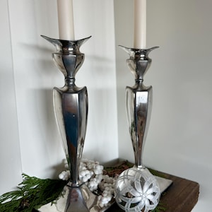 Vintage silverpläterade ljusstakar: Höga eleganta ljusstakar i par