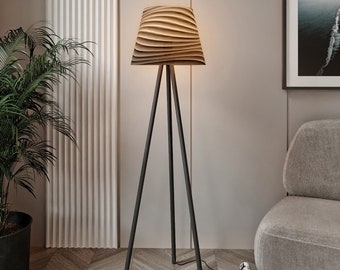 Violaura Novi driepoot vloerlamp, duurzame lampenkap met zandgolfpatroon, modern natuurlijk licht, L50cm x B50cm x H142cm, perfect voor elke kamer