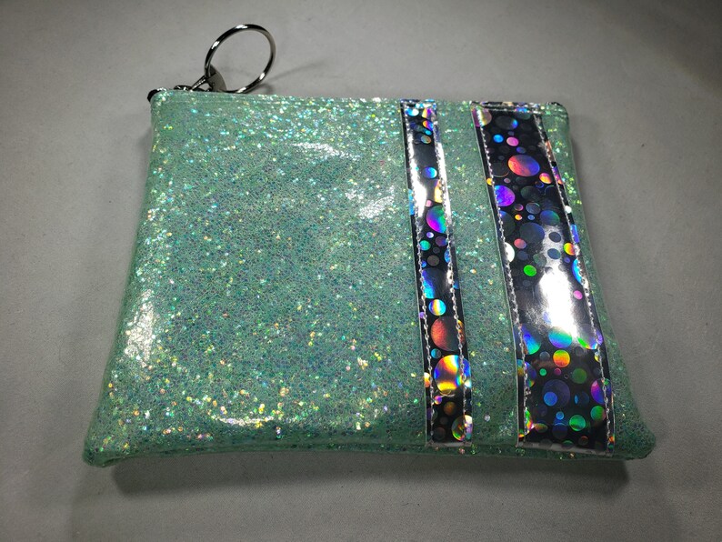 BOLSA DE MAQUILLAJE Vinilo con purpurina iridiscente Seafoam y rayas holográficas de burbujas plateadas imagen 3