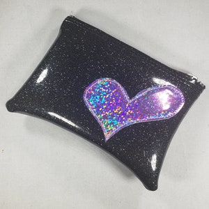 COIN PURSE Black Metalflake vinyl with a Lilac Hologram Glitter Heart Bild 3