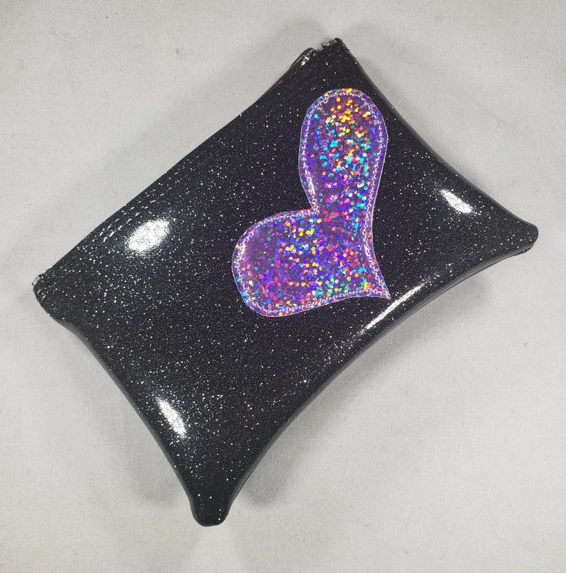 COIN PURSE Black Metalflake vinyl with a Lilac Hologram Glitter Heart Bild 2