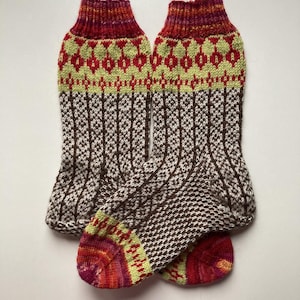 Lighthouse Light~ sock knitting pattern for size 38-43 / sokken breipatroon voor maat 38 t/m 43, pdf.